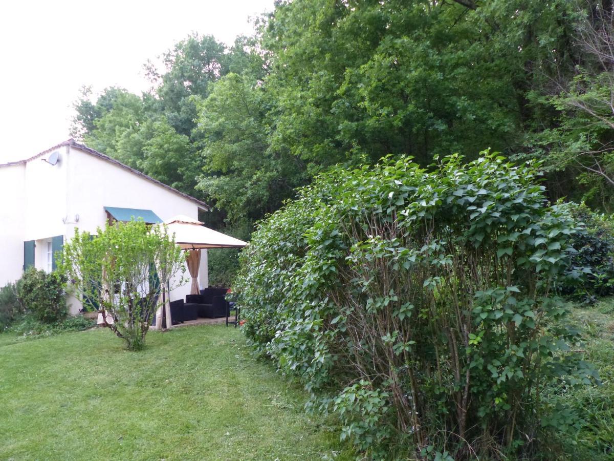 Les Volets Verts Lamothe-Montravel Bagian luar foto