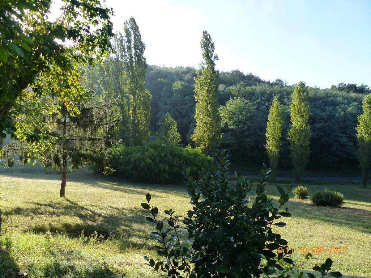 Les Volets Verts Lamothe-Montravel Bagian luar foto