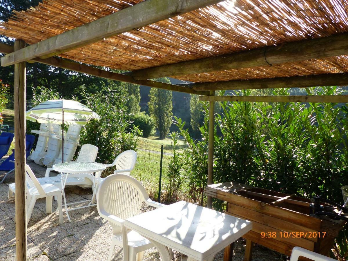 Les Volets Verts Lamothe-Montravel Bagian luar foto